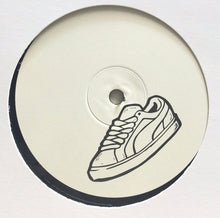 Load image into Gallery viewer, Tommy The Cat (2) : Oldschool Shoes / Fat Laces (10")