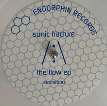 Load image into Gallery viewer, Accelera Deck / Sonic Fracture : Kiss Burn EP / The Flow EP (12", EP, Whi)