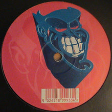 Load image into Gallery viewer, Mr. Freeze : Bustabus (12")
