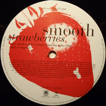 Load image into Gallery viewer, Smooth (4) : Strawberries (12&quot;)
