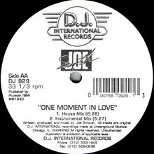 Load image into Gallery viewer, Joe Smooth : I'm Not Givin' Up / One Moment In Love (12")
