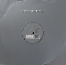 Load image into Gallery viewer, Aurora : Hear You Calling (12", Single)
